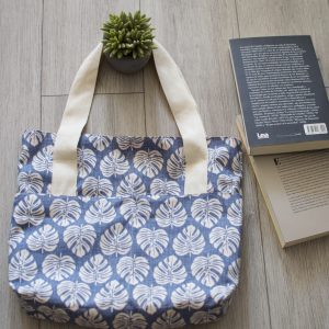 Tote bag fondo azul hojas blancas